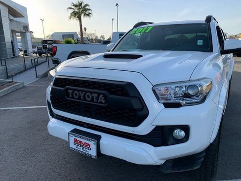 Used 2017 Toyota Tacoma TRD Sport image 5