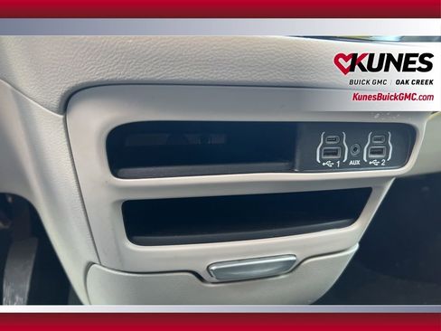 Used 2024 Chrysler Pacifica Touring-L image 22