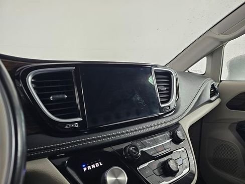 Used 2021 Chrysler Pacifica Limited image 29