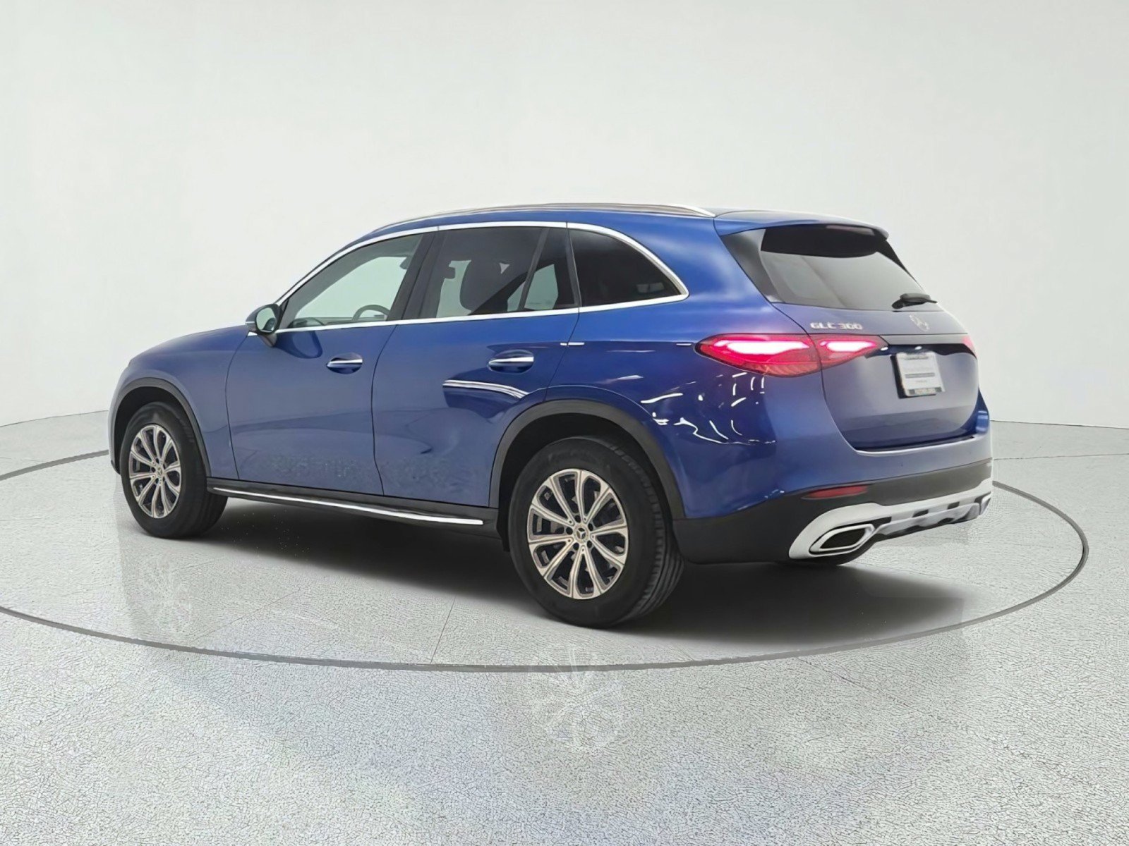 Used 2024 Mercedes-Benz GLC 300 image 7