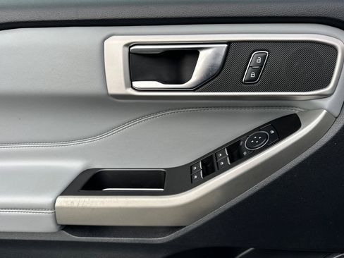 Certified 2021 Ford Explorer XLT w/ Equipment Group 202A image 11