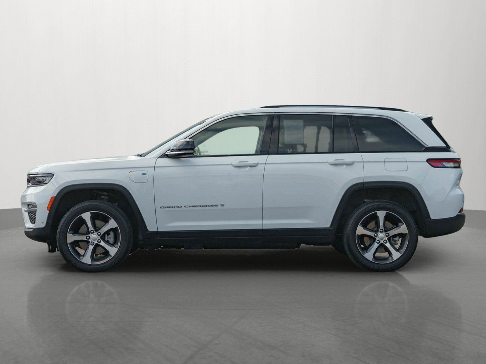 Used 2023 Jeep Grand Cherokee 4WD 4xe w/ Luxury Tech Group II image 4