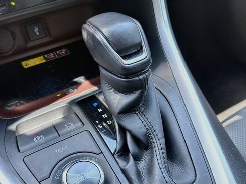 Used 2022 Toyota RAV4 Limited AWD/4WD image 27