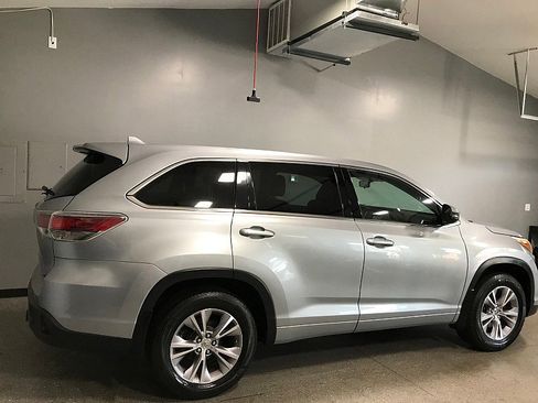Used 2015 Toyota Highlander Plus AWD/4WD image 3