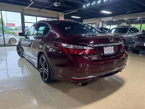 Used 2017 Honda Accord Sport image 5