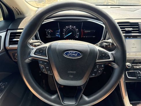 Used 2017 Ford Fusion SE FWD image 6