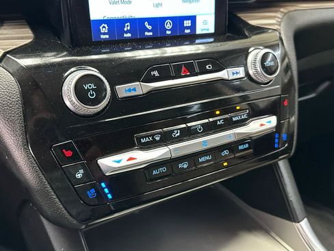 Used 2022 Ford Explorer Limited w/ Limited Technology Package RWD image 28