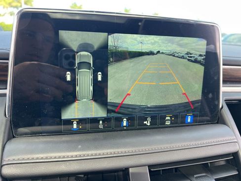 Used 2022 Chevrolet Suburban High Country w/ Premium Package image 61