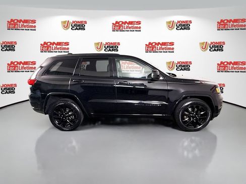 Used 2021 Jeep Grand Cherokee Laredo X AWD/4WD image 18