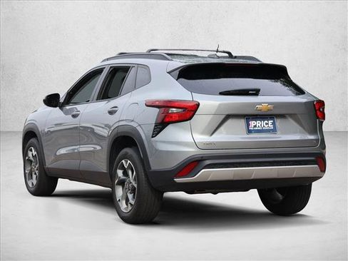 Used 2024 Chevrolet Trax LT w/ Driver Confidence Package FWD image 7