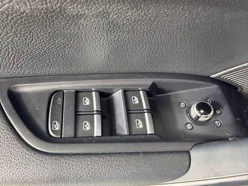 Used 2018 Audi Q5 2.0T Premium Plus w/ Premium Plus Package image 19