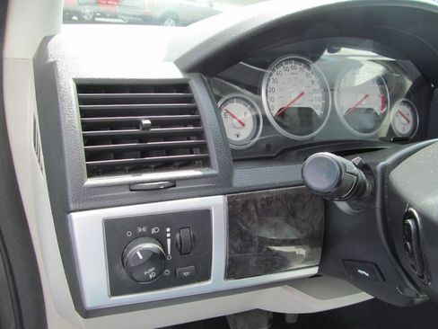 Used 2010 Dodge Grand Caravan SXT FWD image 14
