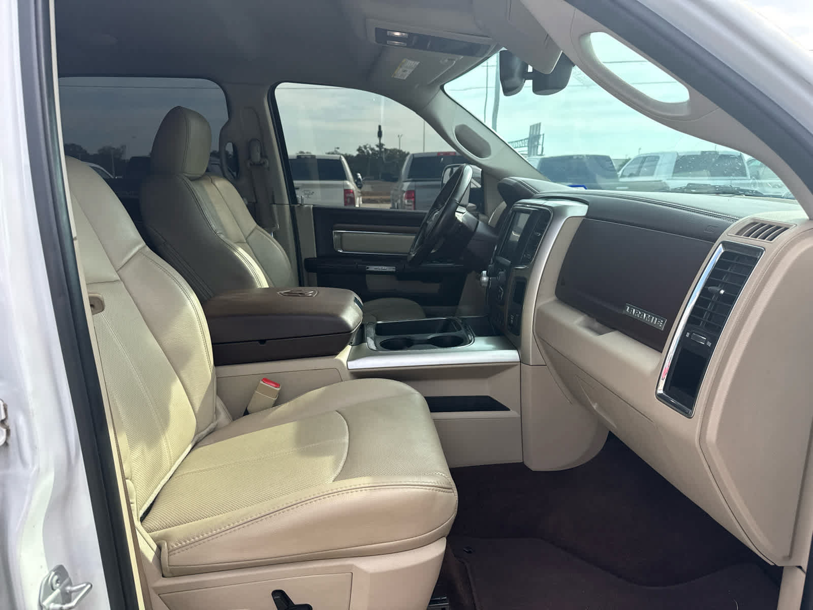 Used 2018 RAM 1500 Laramie w/ Convenience Group AWD/4WD image 10
