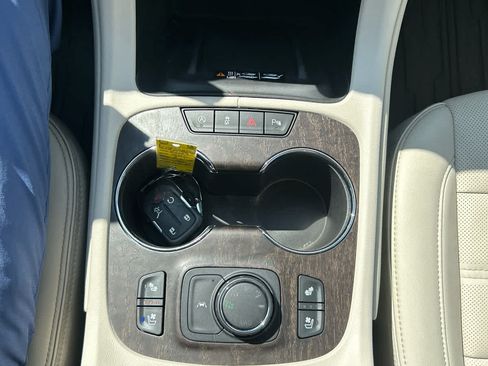 Used 2023 GMC Acadia Denali w/ Denali Ultimate Package AWD/4WD image 21