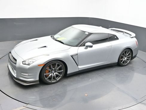Used 2012 Nissan GT-R Premium image 38