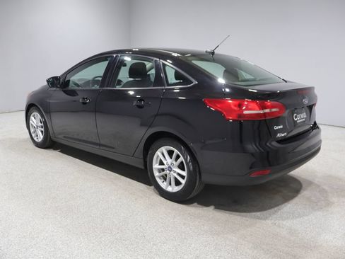 Used 2017 Ford Focus SE w/ Cold Weather Package FWD image 4