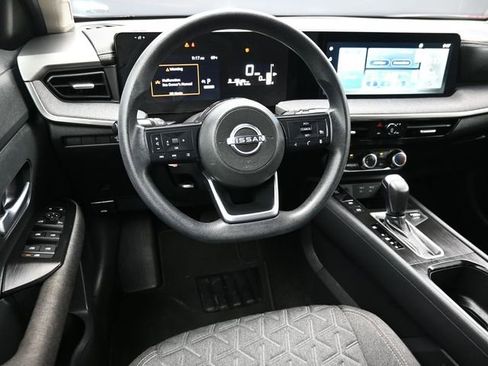 Used 2025 Nissan Kicks SV image 11