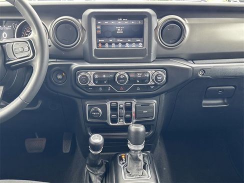 Used 2023 Jeep Gladiator Sport image 10