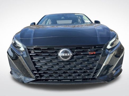 Used 2025 Nissan Altima 2.5 SR image 11