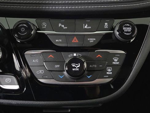 New 2025 Chrysler Pacifica Select w/ Fav Edition Package image 26