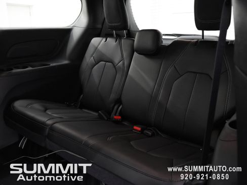 New 2027 Chrysler Pacifica Select AWD/4WD image 10