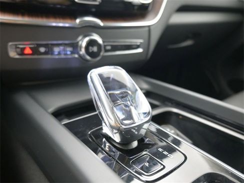 Used 2023 Volvo XC60 B5 Ultimate w/ Climate Package image 12