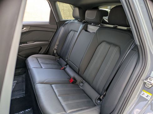 Used 2023 Audi Q4 e-tron Prestige image 31