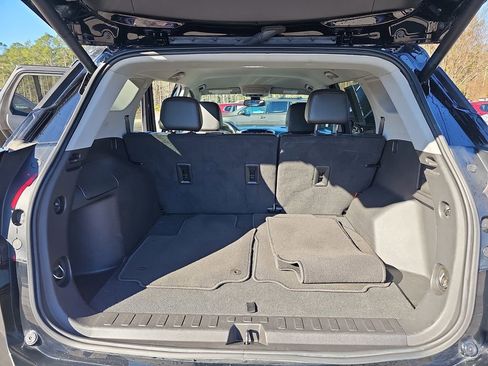 Used 2024 GMC Terrain SLT image 14