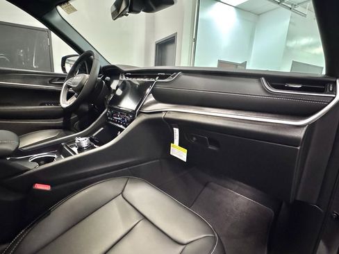 New 2025 Jeep Grand Cherokee Limited image 19