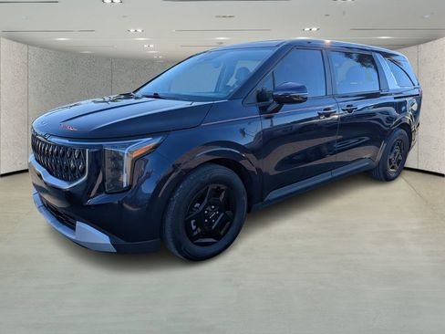 Used 2025 Kia Carnival image 7