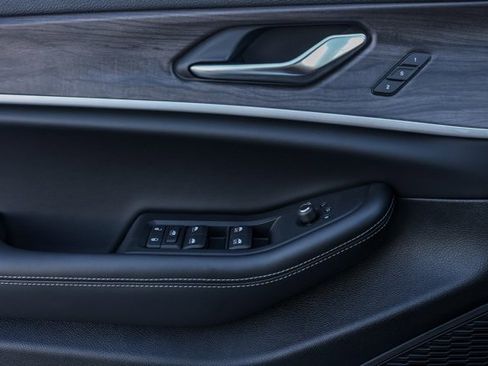 New 2025 Jeep Grand Cherokee Limited w/ Luxury Tech Group II image 24