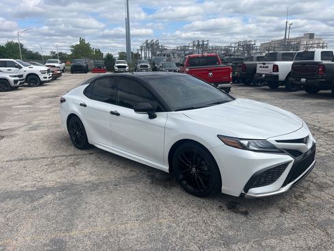 Used 2021 Toyota Camry XSE FWD image 4