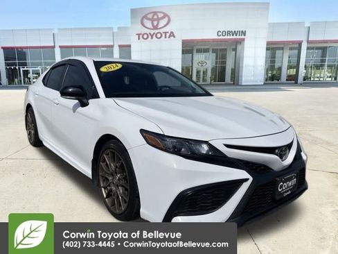 Used 2024 Toyota Camry SE image 1