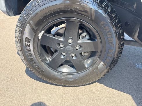 Used 2015 Jeep Wrangler Unlimited Sahara AWD/4WD image 27