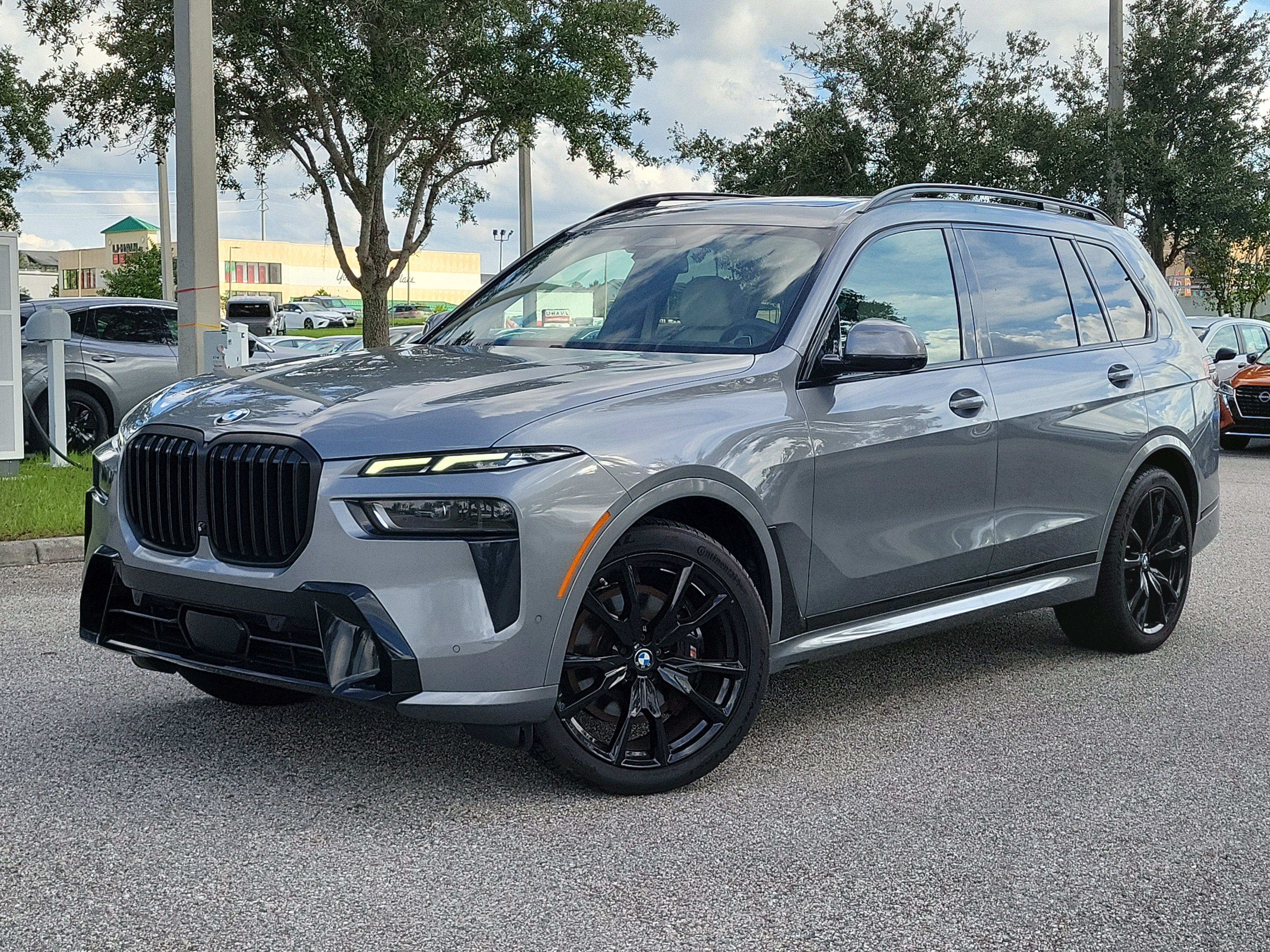 Used 2024 BMW X7 xDrive40i w/ M Sport Package AWD/4WD image 32