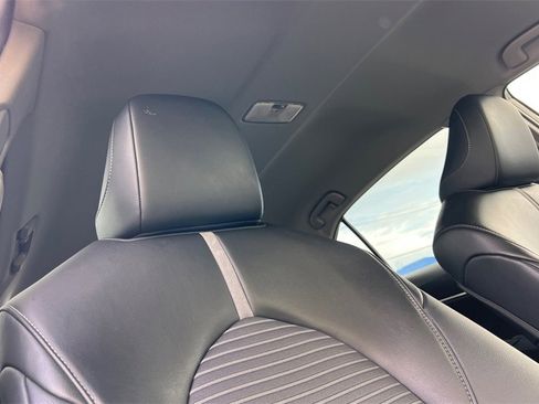 Used 2021 Toyota Camry SE w/ Convenience Package image 15