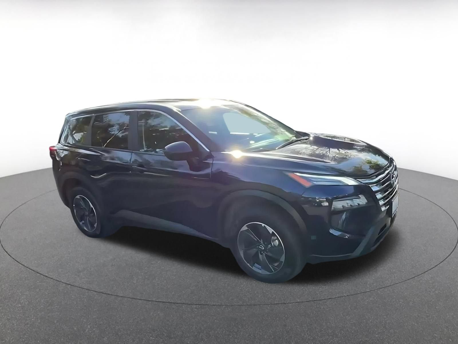 Used 2025 Nissan Rogue SV FWD image 2