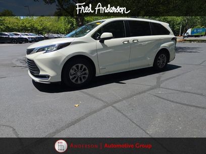 Used 2021 Toyota Sienna XLE