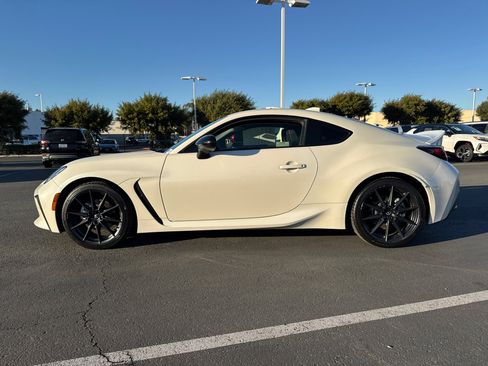 Certified 2022 Toyota GR86 Premium image 7