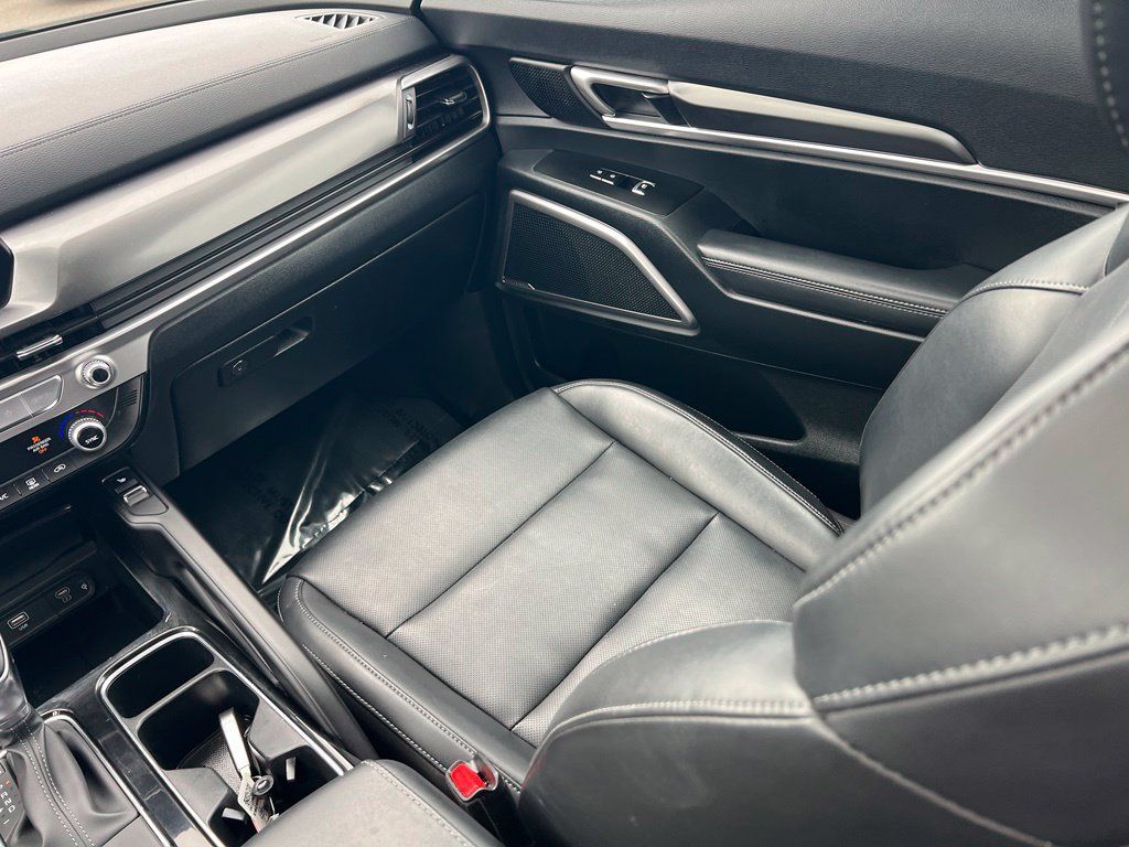 Certified 2025 Kia Telluride S FWD image 13
