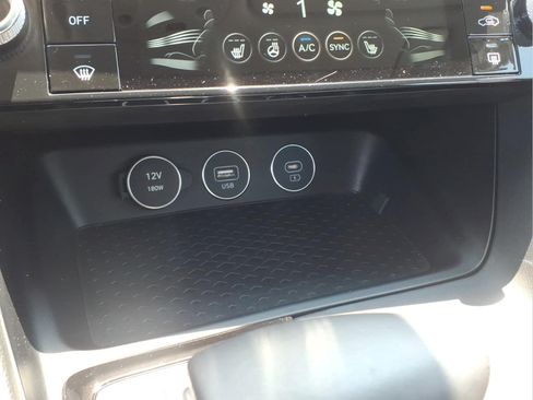 Used 2025 Genesis G70 2.5T AWD/4WD image 18