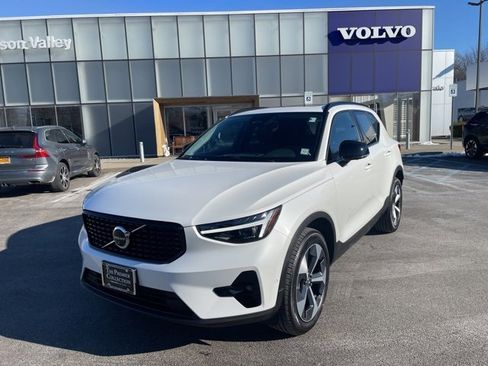 Used 2026 Volvo XC40 B5 Plus w/ Climate Package image 1