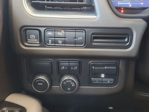 Used 2022 Chevrolet Tahoe LT w/ Luxury Package image 24