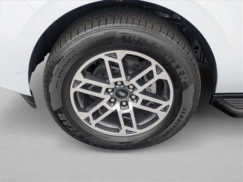 New 2025 Ford Expedition Active image 9