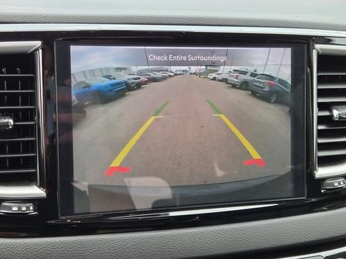 Used 2024 Chrysler Pacifica Touring-L FWD image 22