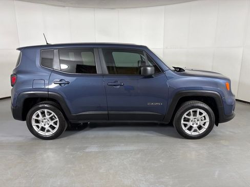 Used 2023 Jeep Renegade Latitude AWD/4WD image 9