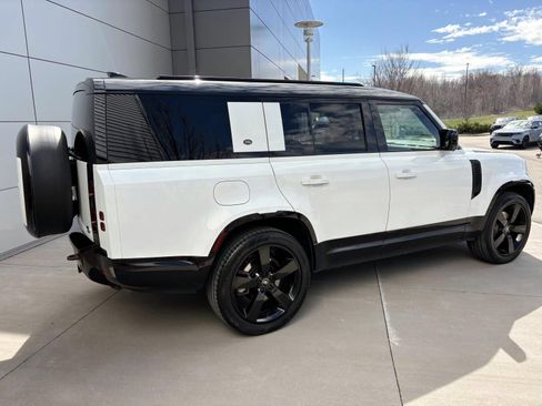 Used 2023 Land Rover Defender 130 X-Dynamic SE image 5