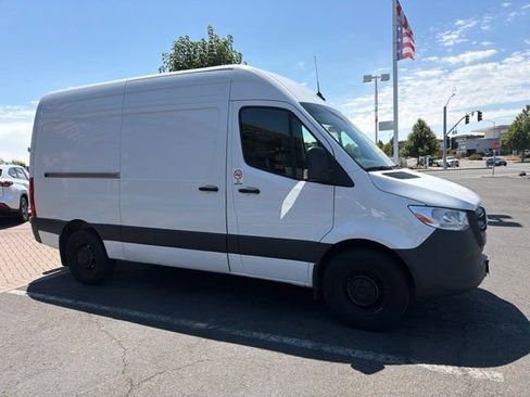 Used 2025 Mercedes-Benz Sprinter 2500 image 4