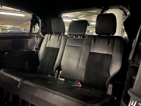Used 2017 Dodge Grand Caravan SXT w/ Driver Convenience Group FWD image 19
