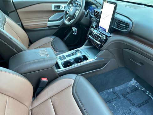 New 2024 Ford Explorer King Ranch w/ Technology Package RWD image 22